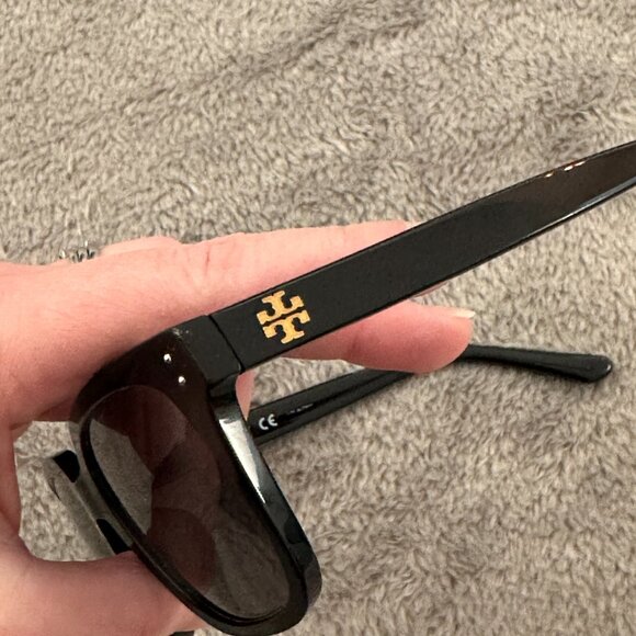 Tory Burch Women\'s Sunglasses Black Gold Logo